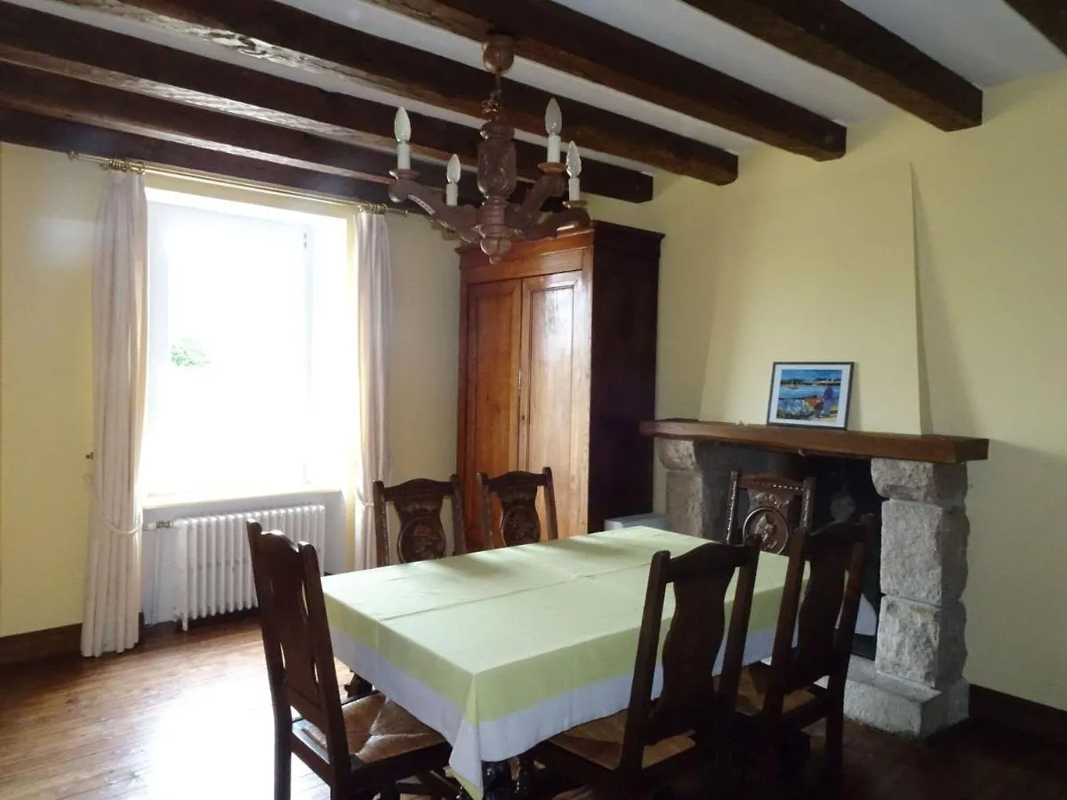 Holiday Home, Plourivo