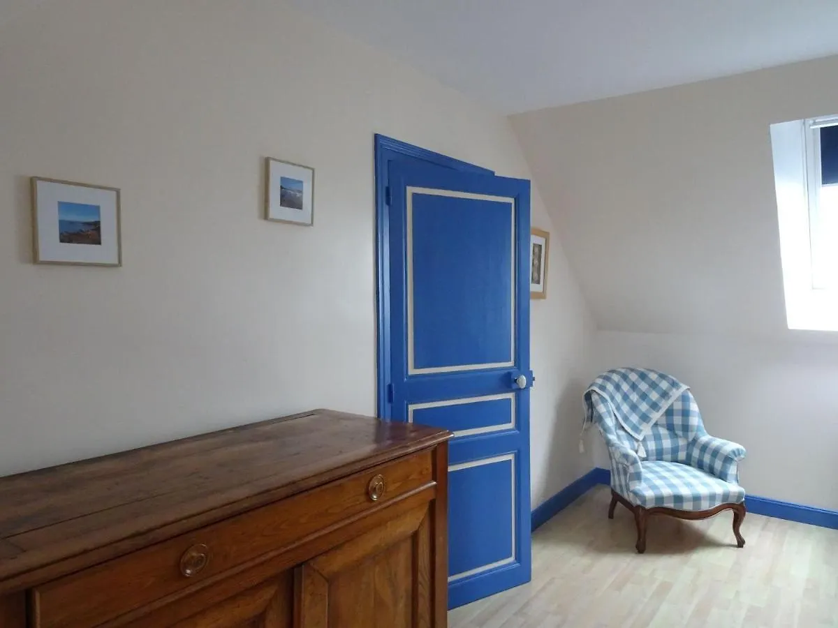 Holiday Home, Plourivo